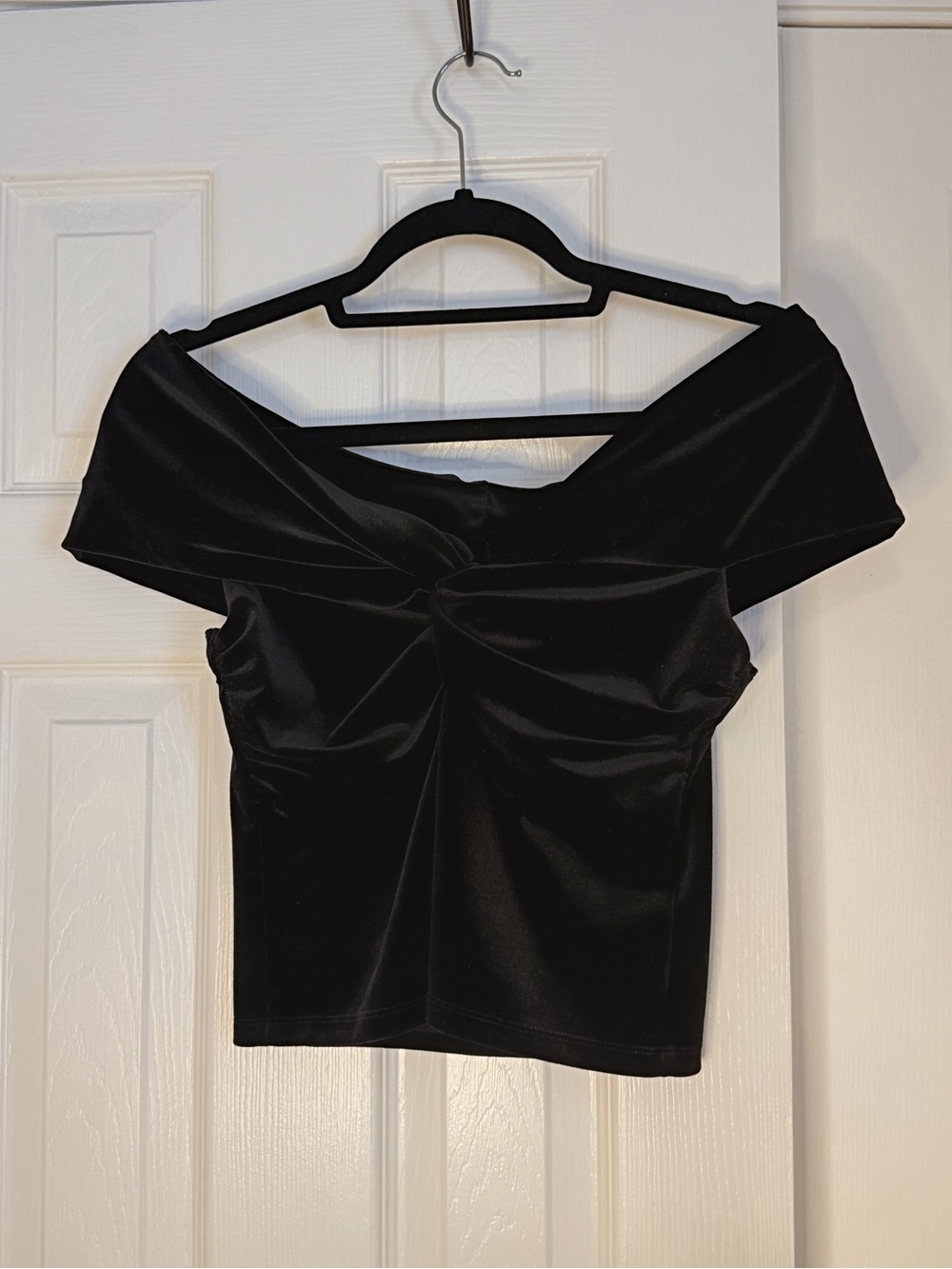 Good American Black Off-Shoulder Velvet Crop Top
